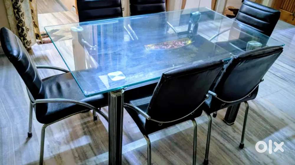 Dining Table  डाइनिंग टेबल - नई जैसी कंडीशन