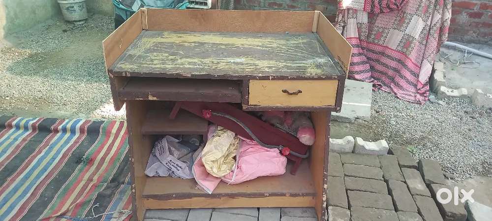 Study computer table