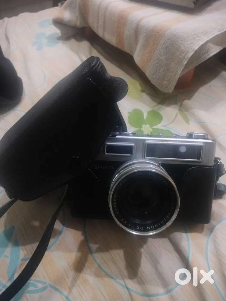 Antique Yashika camera on Sell