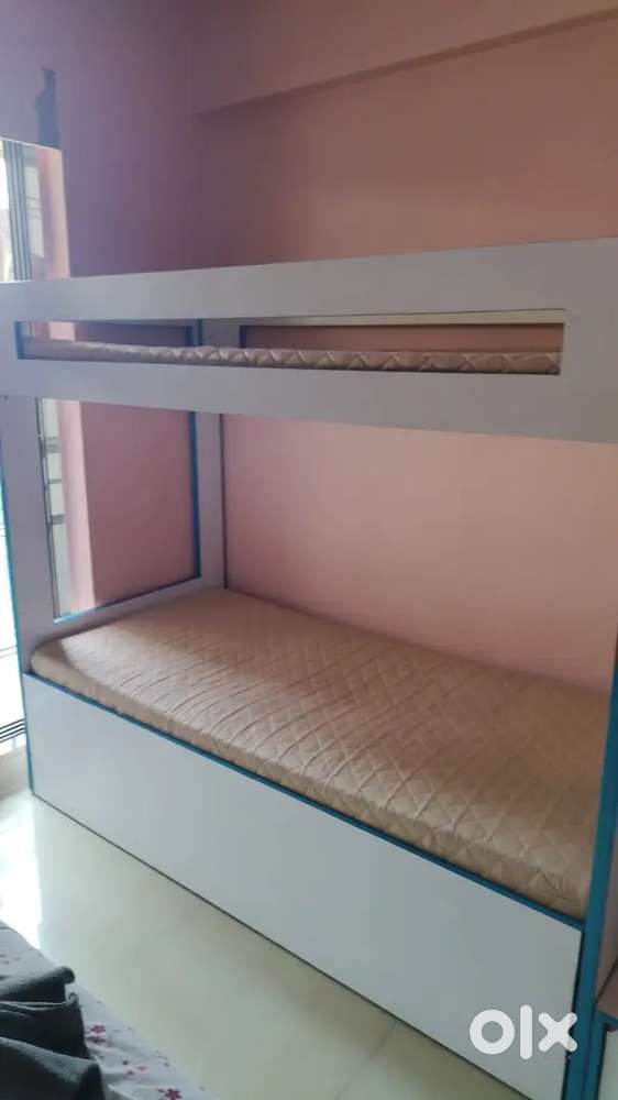 Bunk bed with 3 mattress and drawers