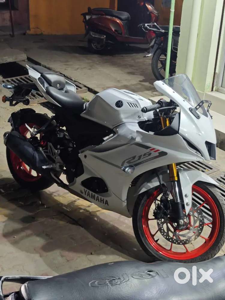 Yamaha R15 v4