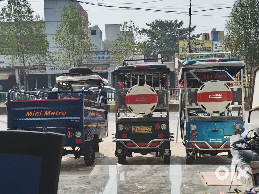 E rickshaw showroom mein kam karne ke liye