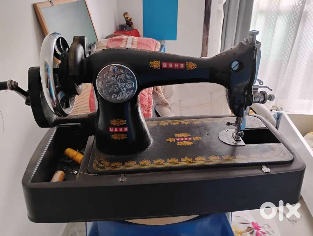Usha hand sewing machine with cover