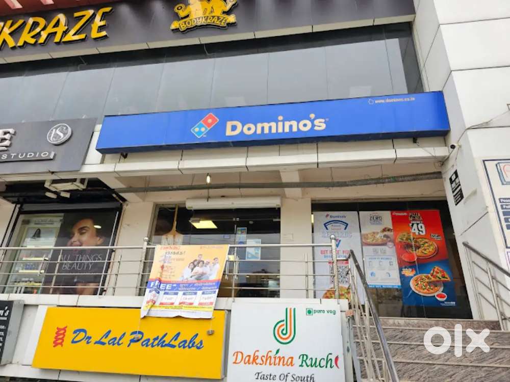तत्काल आवश्यकता है @ DOMINO'S STORE शोरूम में लड़की और लड़को की