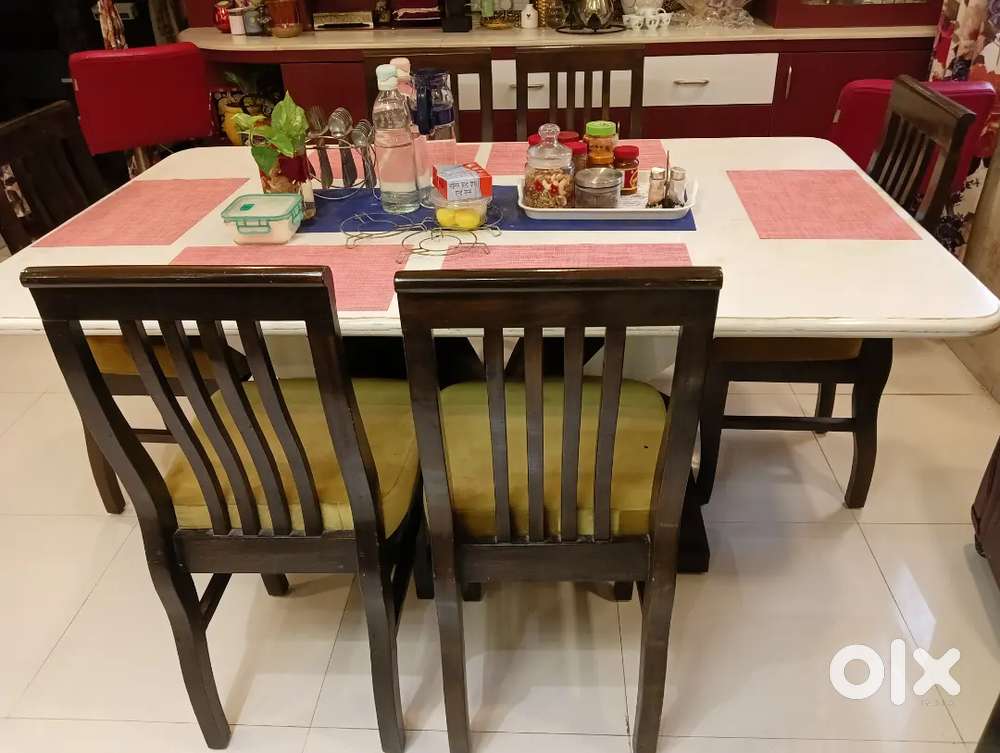 A marble top 6 seater beautiful marble top diningset