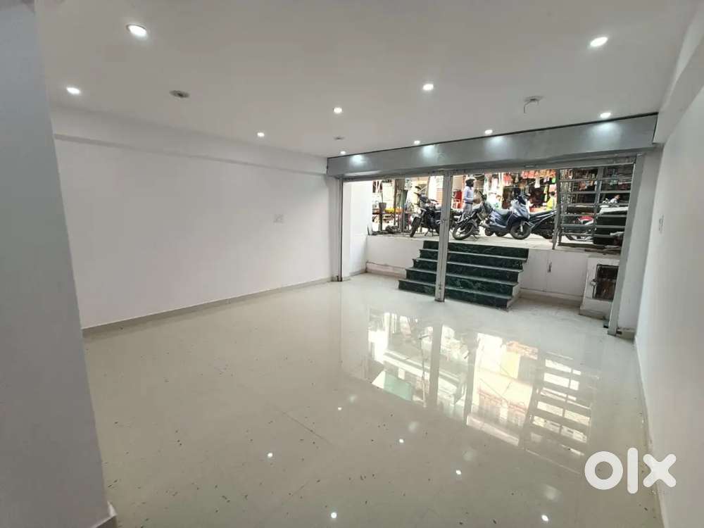Shop for rent in main market katra,conolenganj paneer chauraha