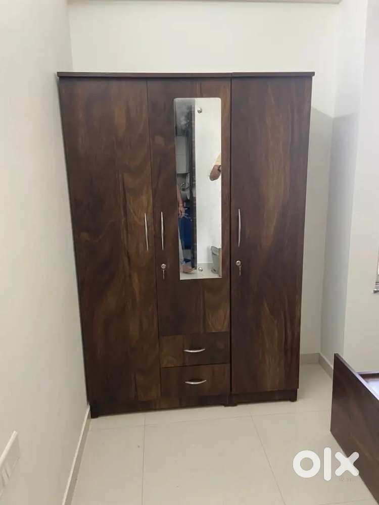 BRAND NEW 3 DOOR WARDROBE 4*6