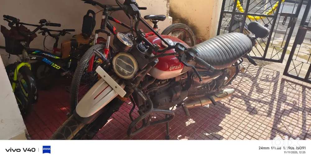 Yezdi scrambler