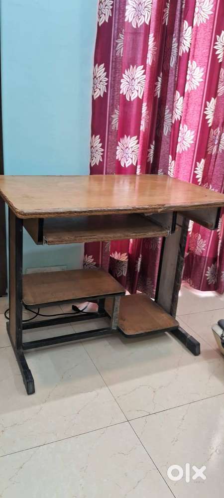 Computer table