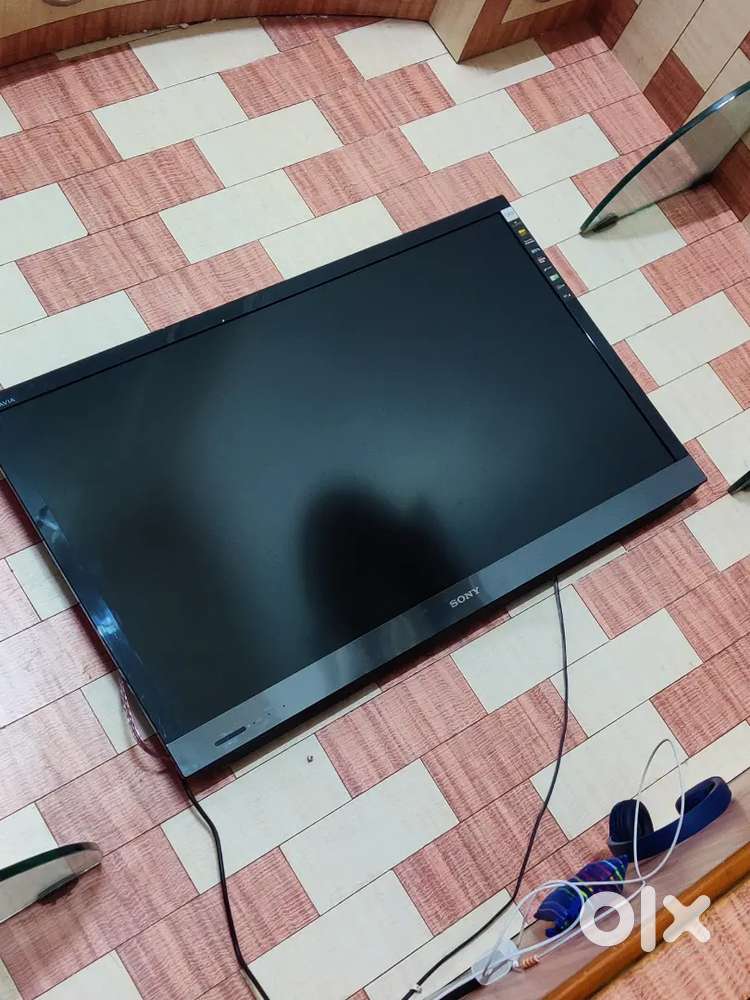 SONY TV 48 INCH GOOD CONDITION