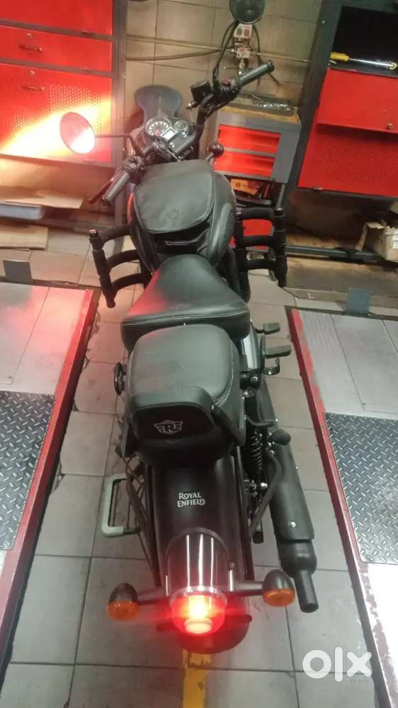 ROYAL ENFIELD (2024)(dark stealth black)body type solo with pillion