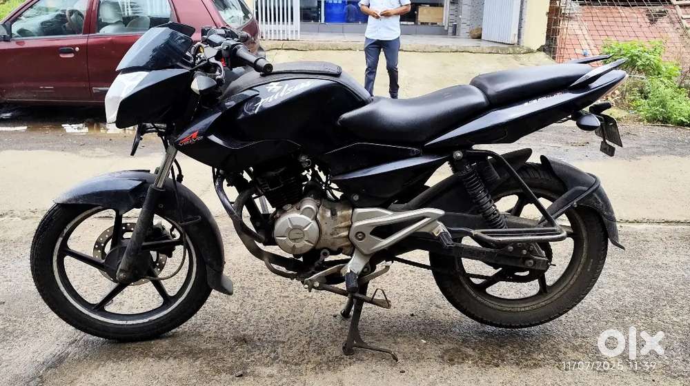 Urgent sale pulsar 135 LS bike