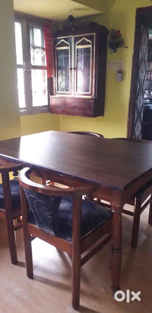 4 seater dining table