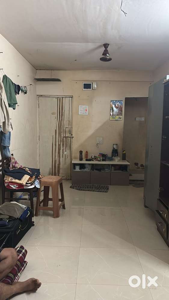 Requires a male roommate