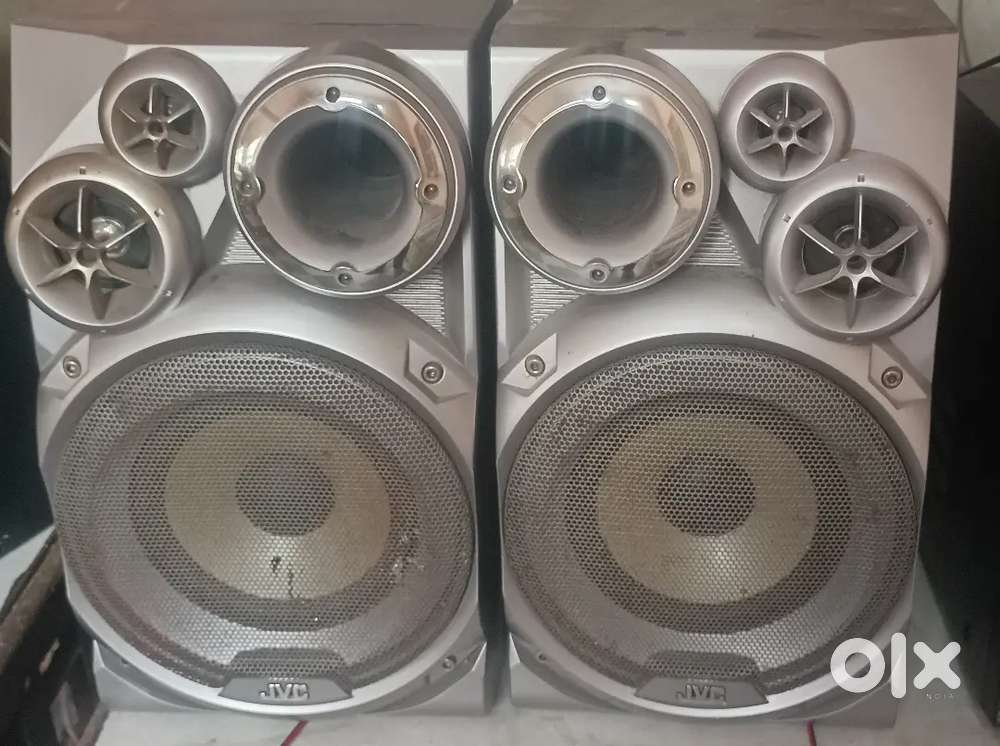 JVC  book shelf stero speakers 6 ohms 135 wats made in malasiya