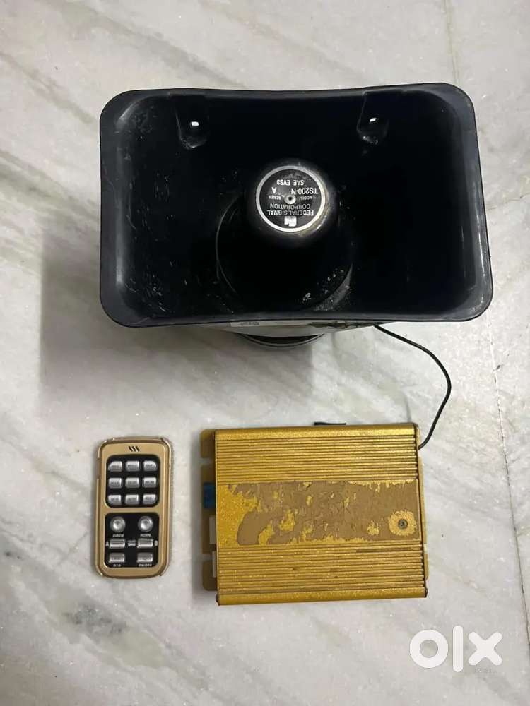 Hooter with mic and controller