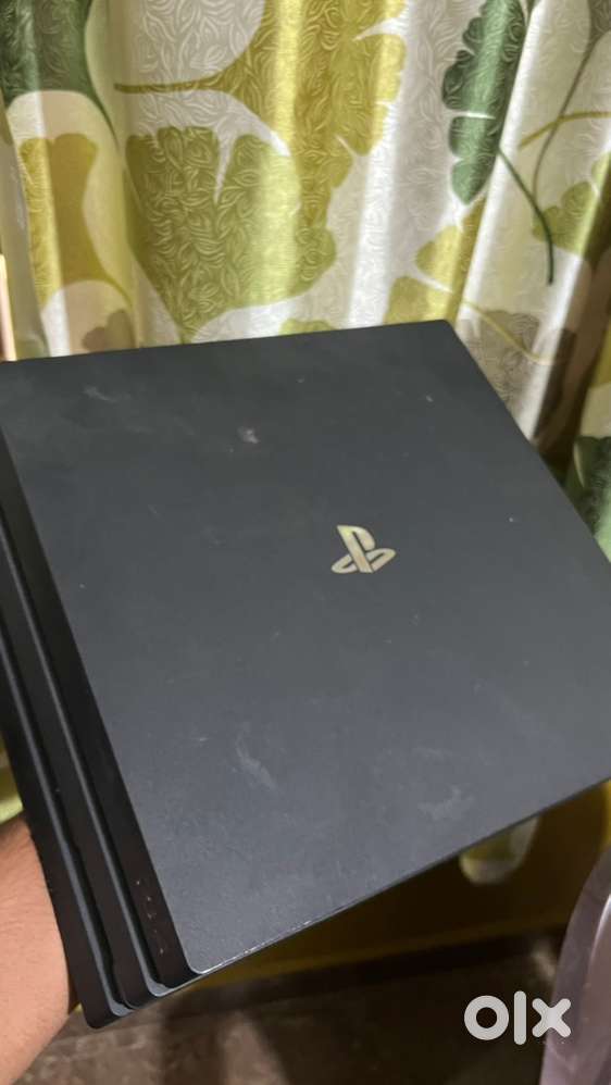 Ps4 pro 1TB With Wired controller