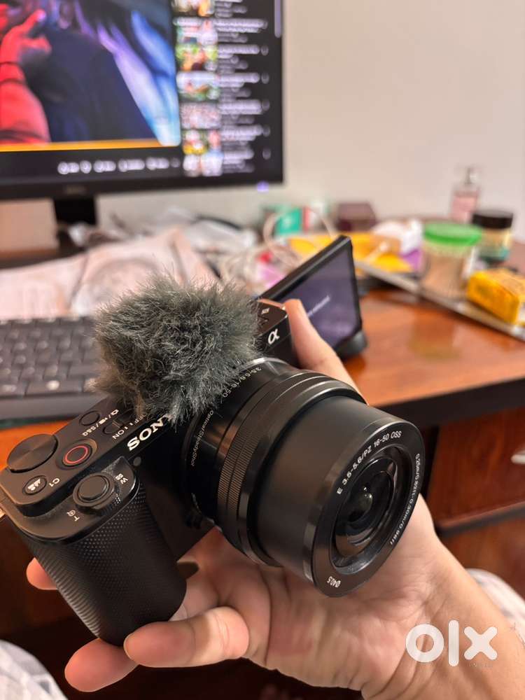 Sony ZV E10 new Condition With 16 - 50 Kit lens