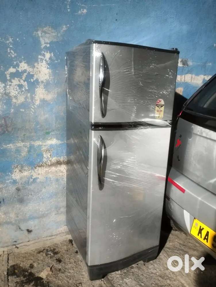 Double door fridge godrej 197 liter