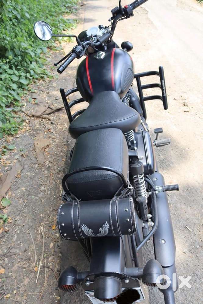 Royal Enfield stealth black classic 350 less driven, good vehicle