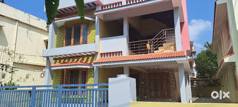 TWIN HOUSE FIRST FLOOR Available