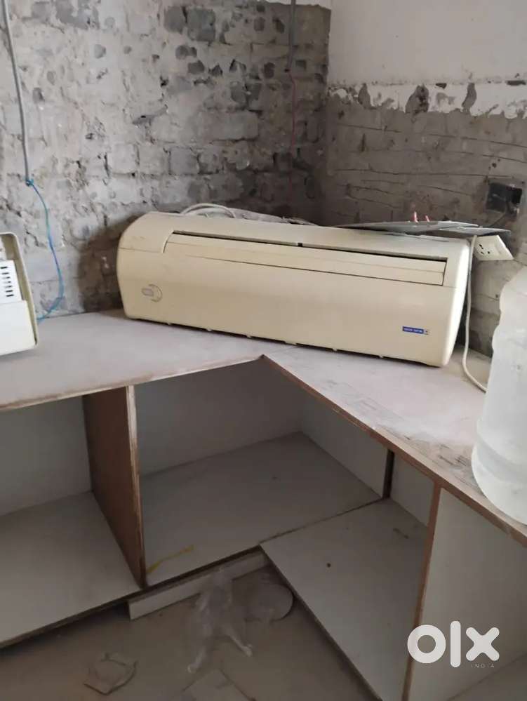 Selling 5 nos blue star ACs  in very good n running condition