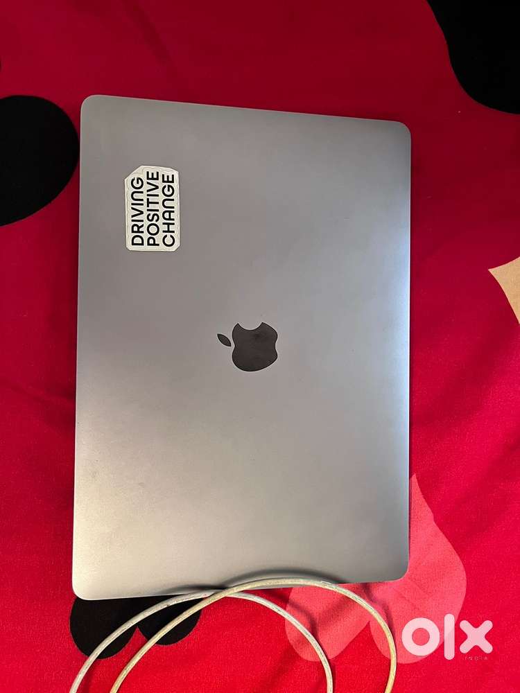 Selling Macbook Pro 13 inch 2020 Intel Chip