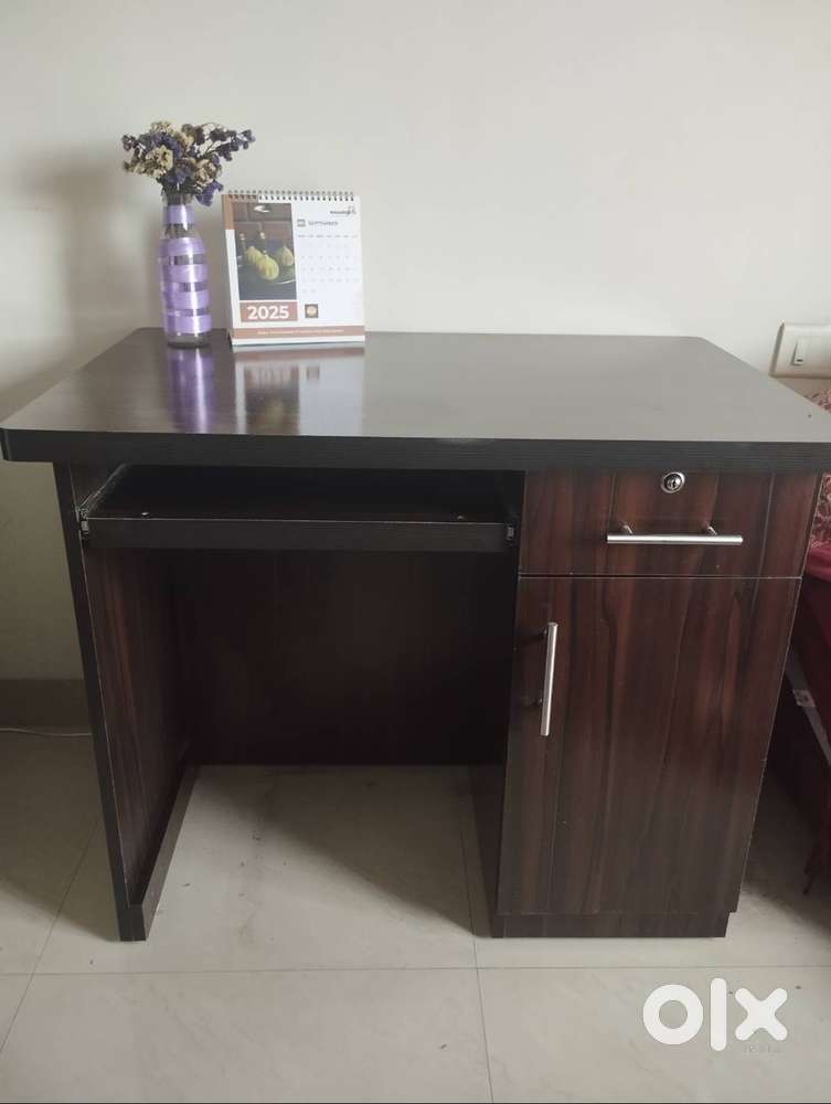 Gently used computer table