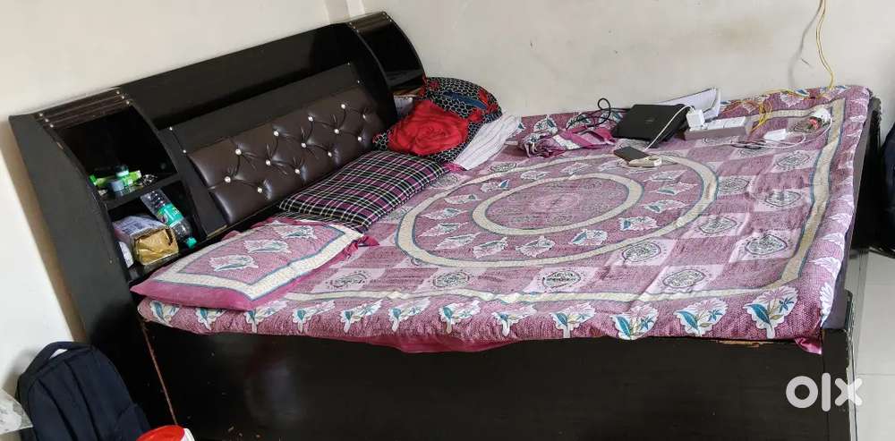Double Bed with wooden Almeera