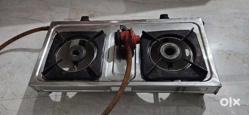 Gas Stove in Excellent Condition  Complete Set with Regulator & Pipe