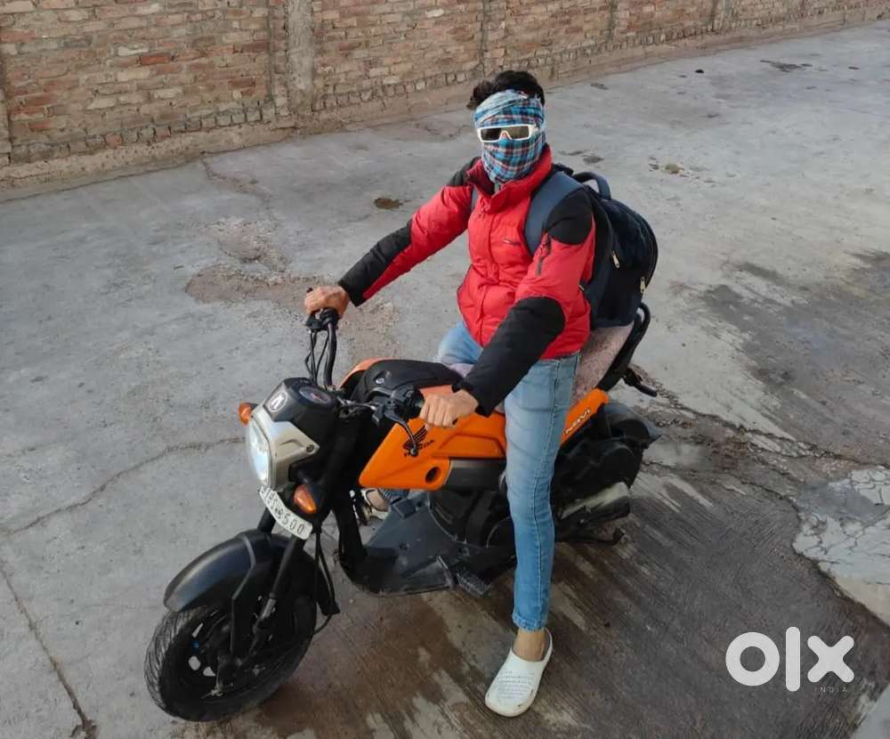 Honda Navi orange colour