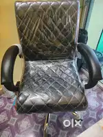 Computer table or rotational chair urgent sale Krna hai .
