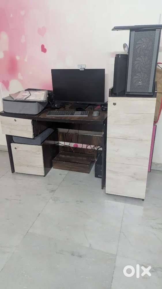 New Computer table - move out sale