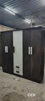 BRAND NEW 5 DOOR WARDROBE IN TWO SHADE WITH WOODEN HANDLE