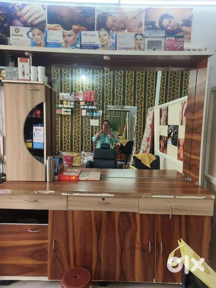 Salon counter