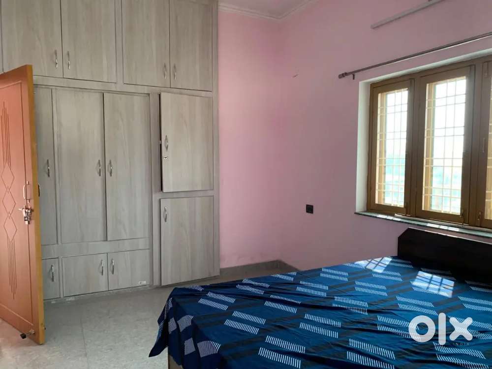 Furnished 1 Room Set with Kitchen, Balcony & Rooftop Access - Dehradun