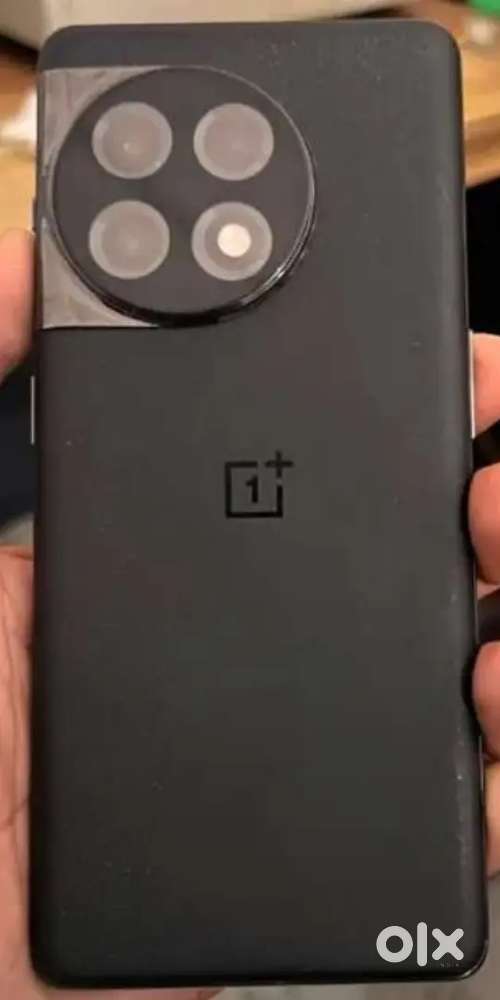 One plus 11r 8gb ram 128 brand new condition lemination hai uper