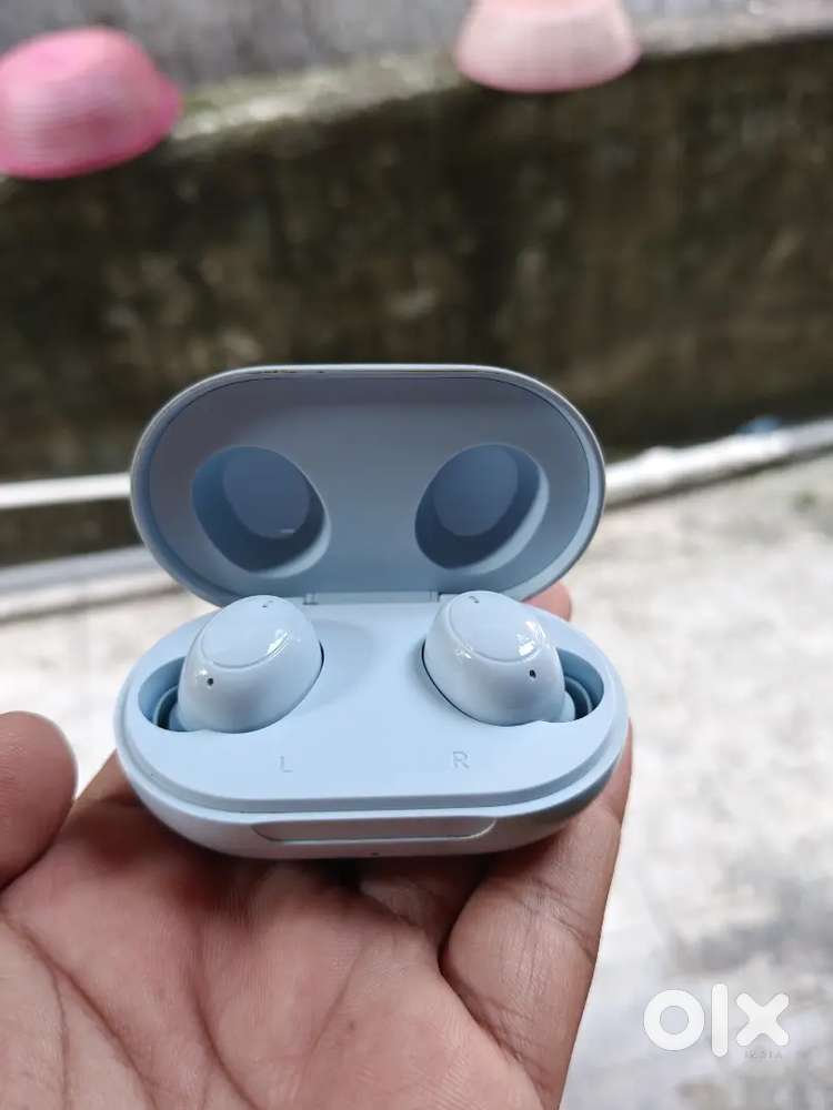 OPPO Enco Buds with Bill Box