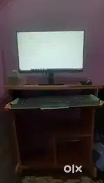 A COMPUTER WITH FULL SET