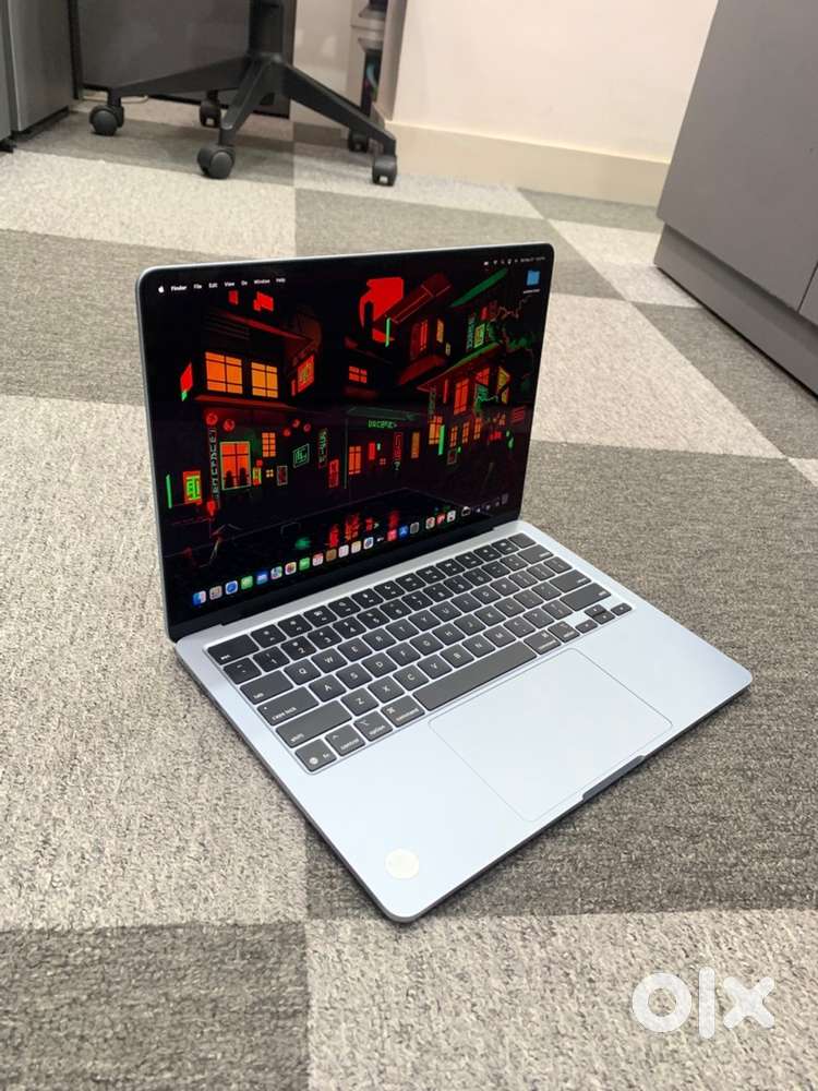 Apple MacBook Air  M4 chip  16GB RAM  256GB SSD  latest model