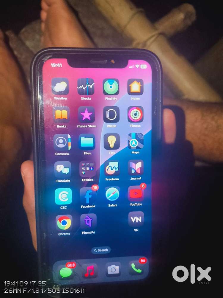 Iphone 11 small display Scratch 128gb price 17000