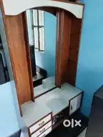 Bed & dressings table
