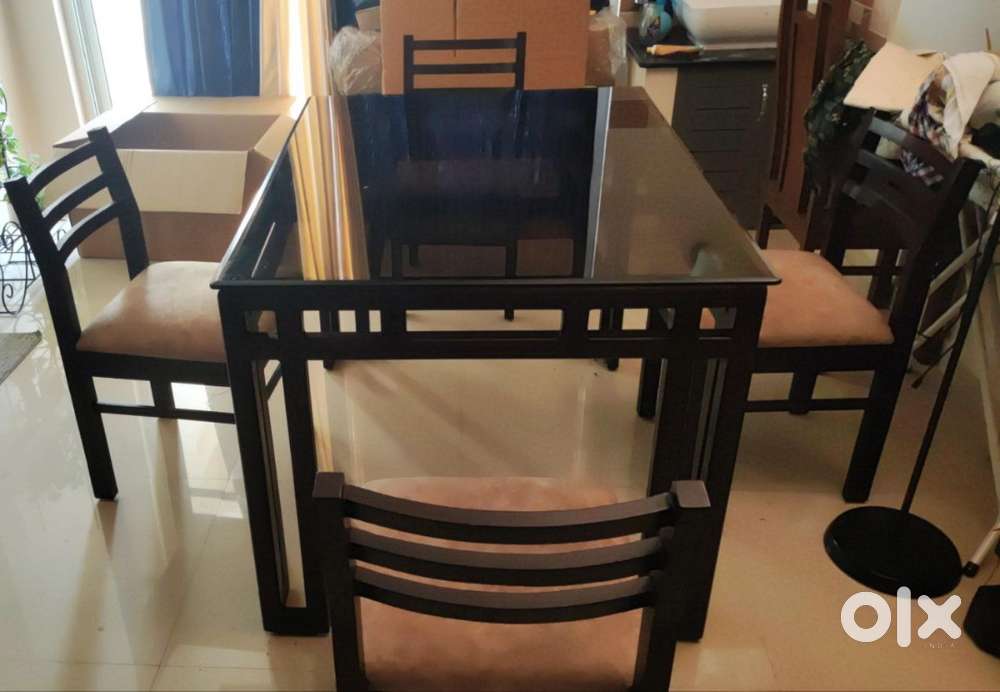 4 seater Dining table with chairs ( Mahagony wood)