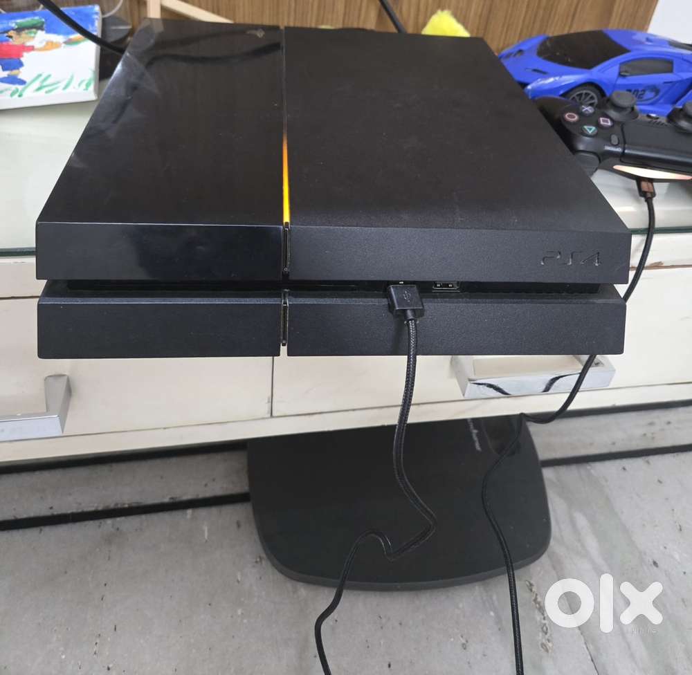 All Original PS4 fat 500GB with original remote and 4CD’s