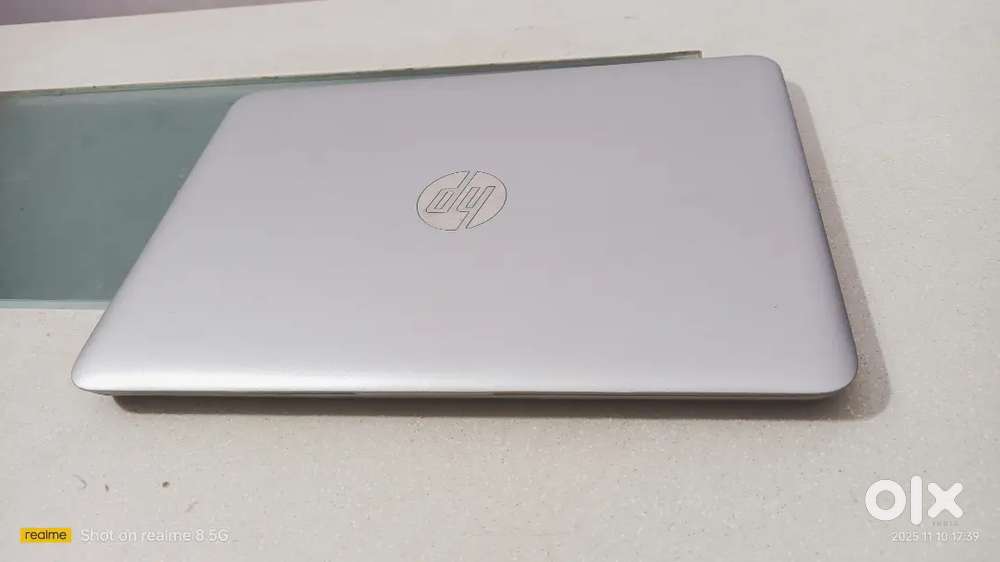 Hp elitebook 820 g3 i5 laptop Ram 8gb SSD 256gb graphics 4gb