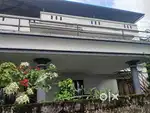 2 batchilers 1 bedroom upstair house