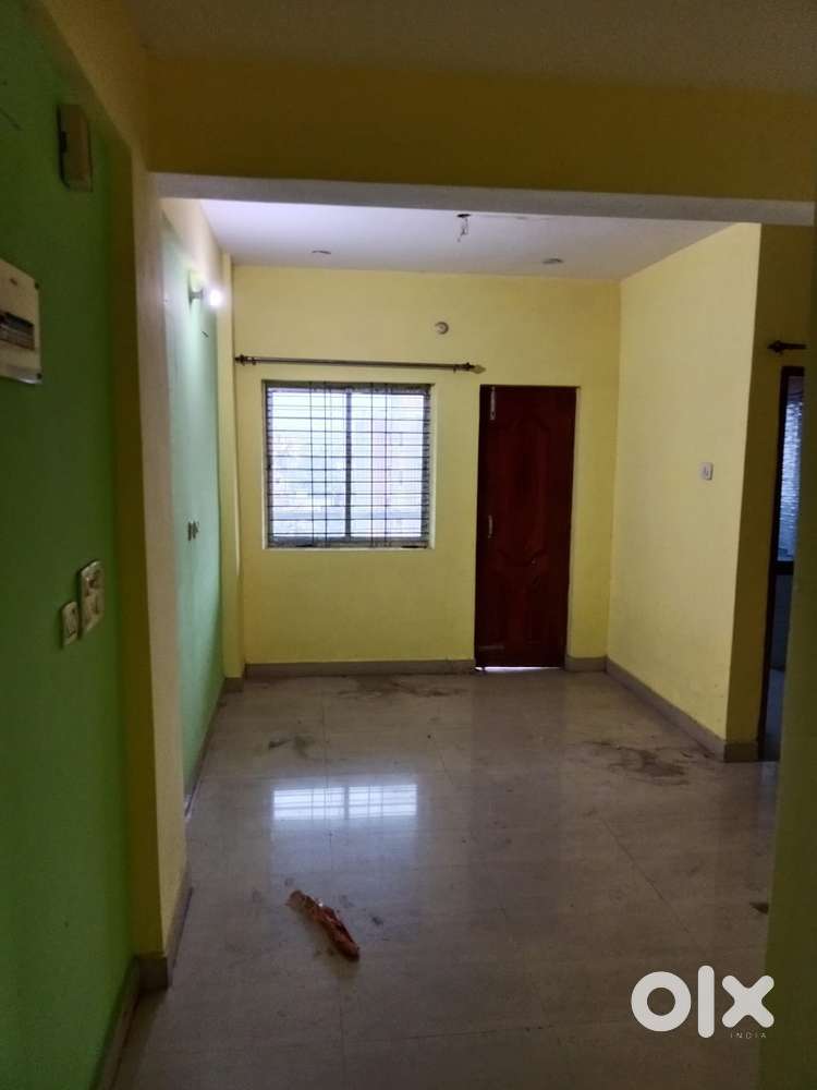 2 bhk well ventilated Flat for rent in main Road