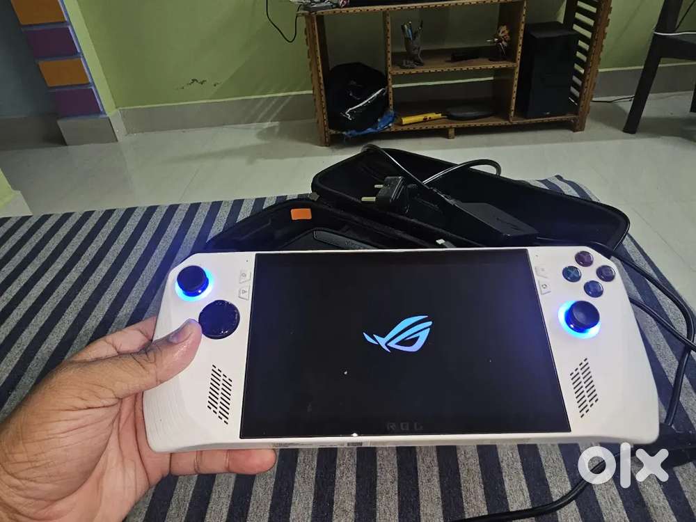 ASUS ROG ALLY Z1 EXTREME GAMING LAPTOP