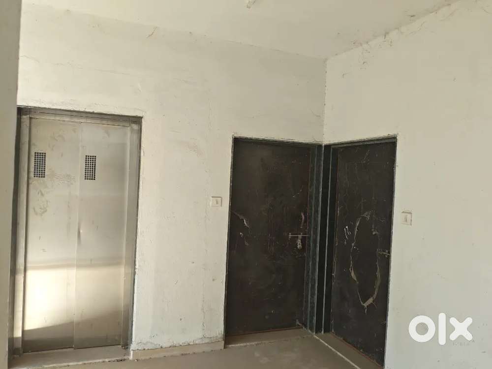 1bhk flat, નવો ફ્લેટ, આદર્શનગર, ભરતનગર 3 ના બસસ્ટેન્ડ ની સામે.