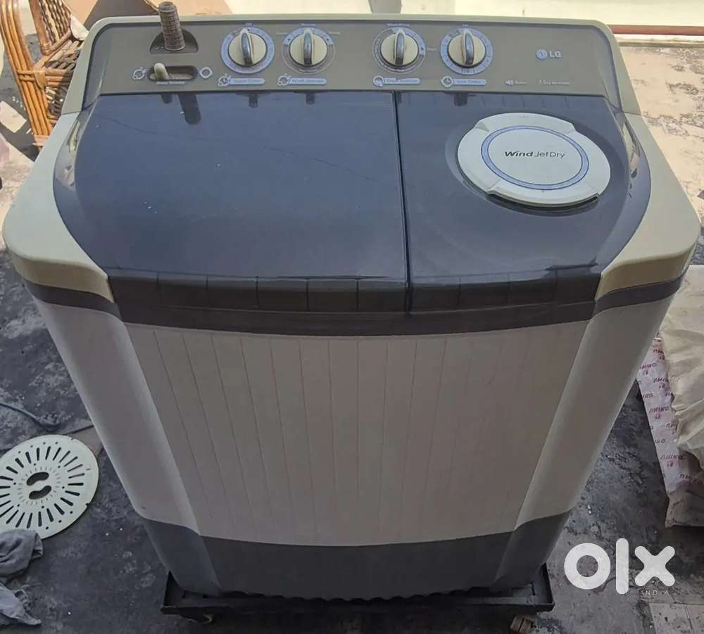 LG Semi- Automatic Washing Machine